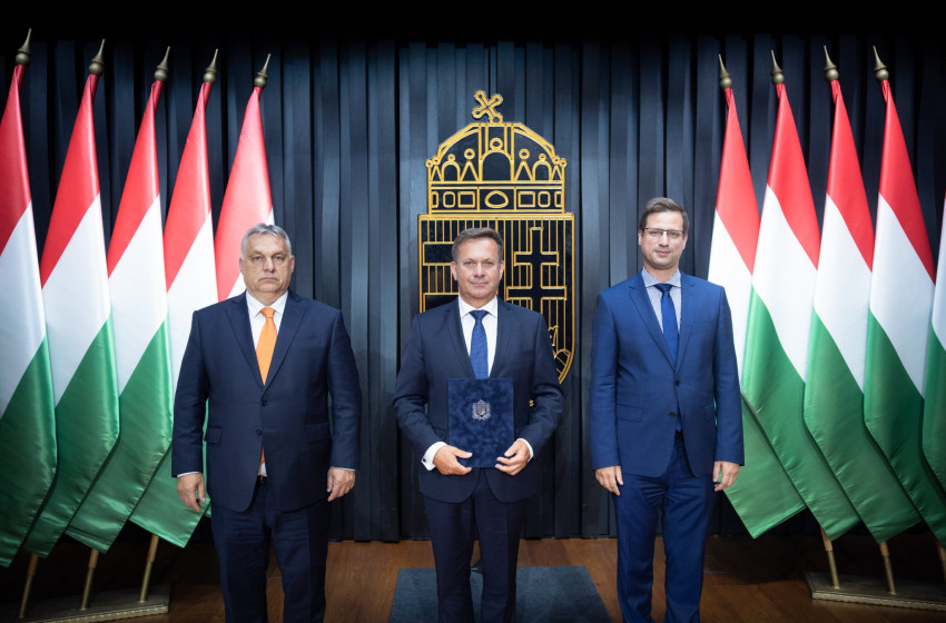 Széles Sándor kormánymegbízott átvette kinevezését a miniszterelnöktől 